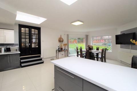 8 Stonelea Road, Hemel Hempstead, HP3 9JY