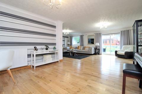 8 Stonelea Road, Hemel Hempstead, HP3 9JY