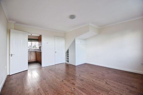 3 bedroom semi-detached house to rent, Hamilton Park, Downton