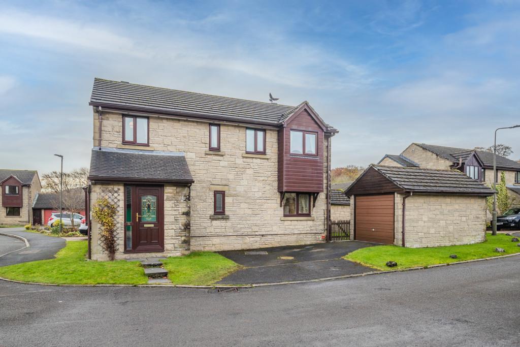Lismore Road, Buxton, Derbyshire, SK17 4 bed detached house £329,995