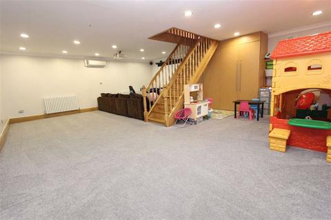21 Alloa Road, Ilford, IG3 9SW