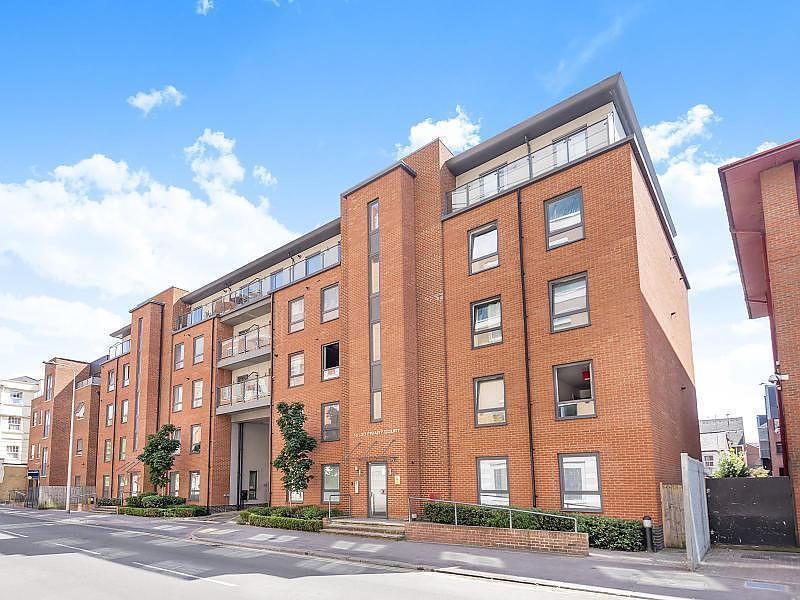 Friary Court, Tudor Road, Reading, RG1 1 bed apartment - £1,100 pcm (£ ...