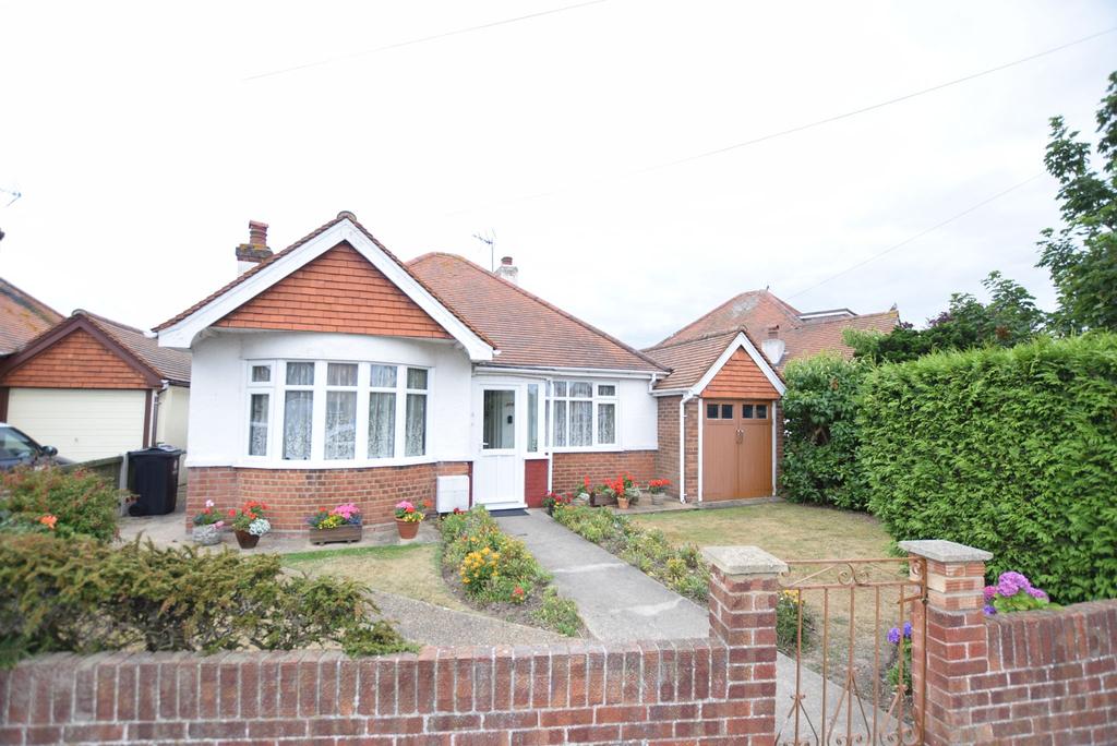 The Chase, HollandonSea 2 bed detached bungalow £235,000
