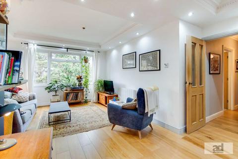 6 Serbin Close, London, E10 6JL