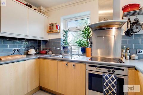6 Serbin Close, London, E10 6JL