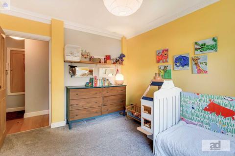 6 Serbin Close, London, E10 6JL