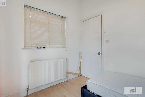 68 Dunedin Road, London, E10 5NJ