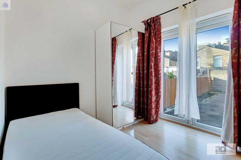 68 Dunedin Road, London, E10 5NJ