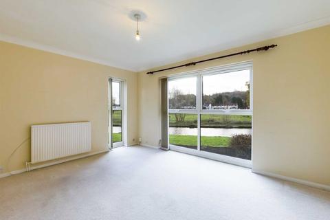 63 River Park, Hemel Hempstead, HP1 1RB