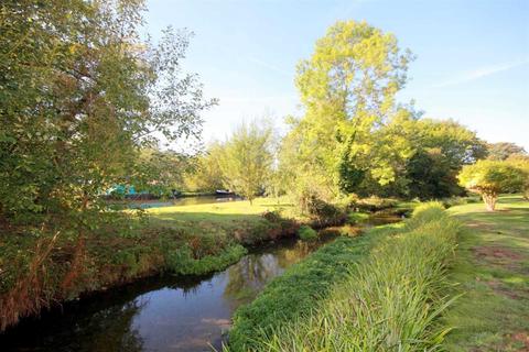 63 River Park, Hemel Hempstead, HP1 1RB