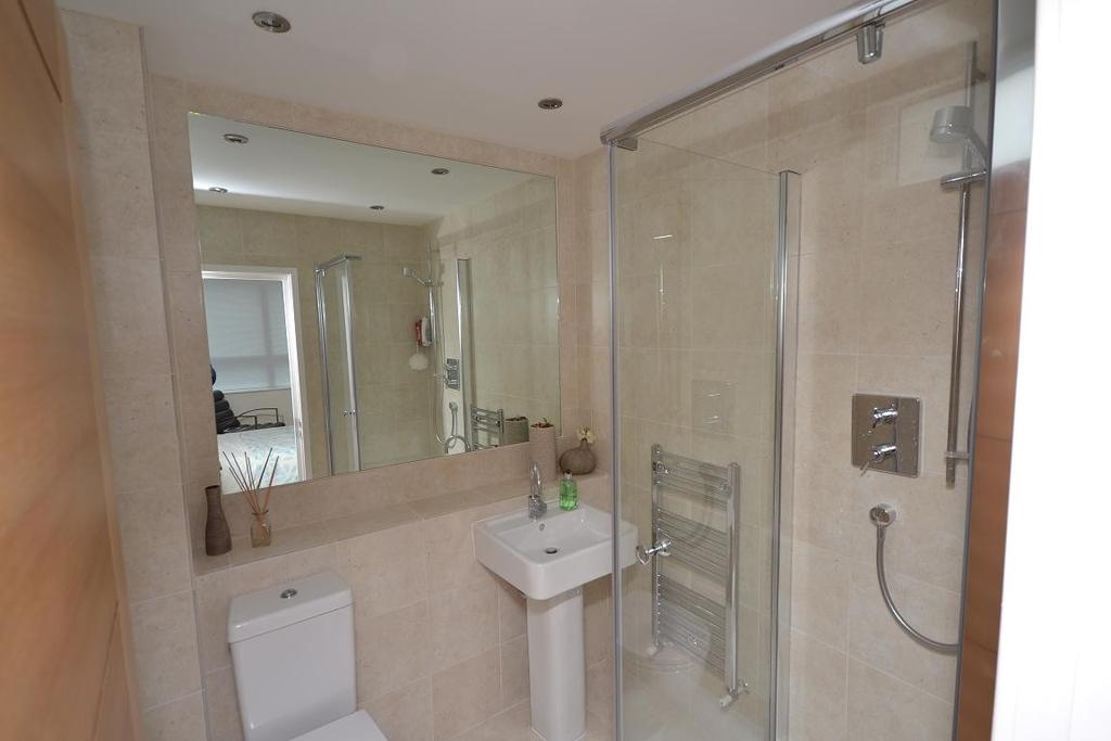 En suite shower