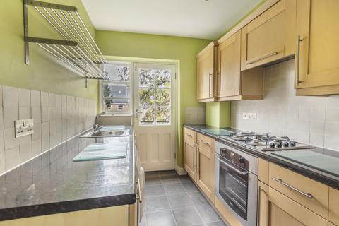3 Conifers Close, Teddington, TW11 9JG