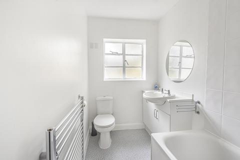 3 Conifers Close, Teddington, TW11 9JG