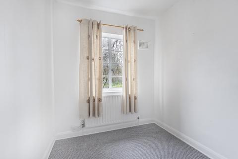 3 Conifers Close, Teddington, TW11 9JG