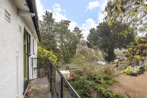 3 Conifers Close, Teddington, TW11 9JG