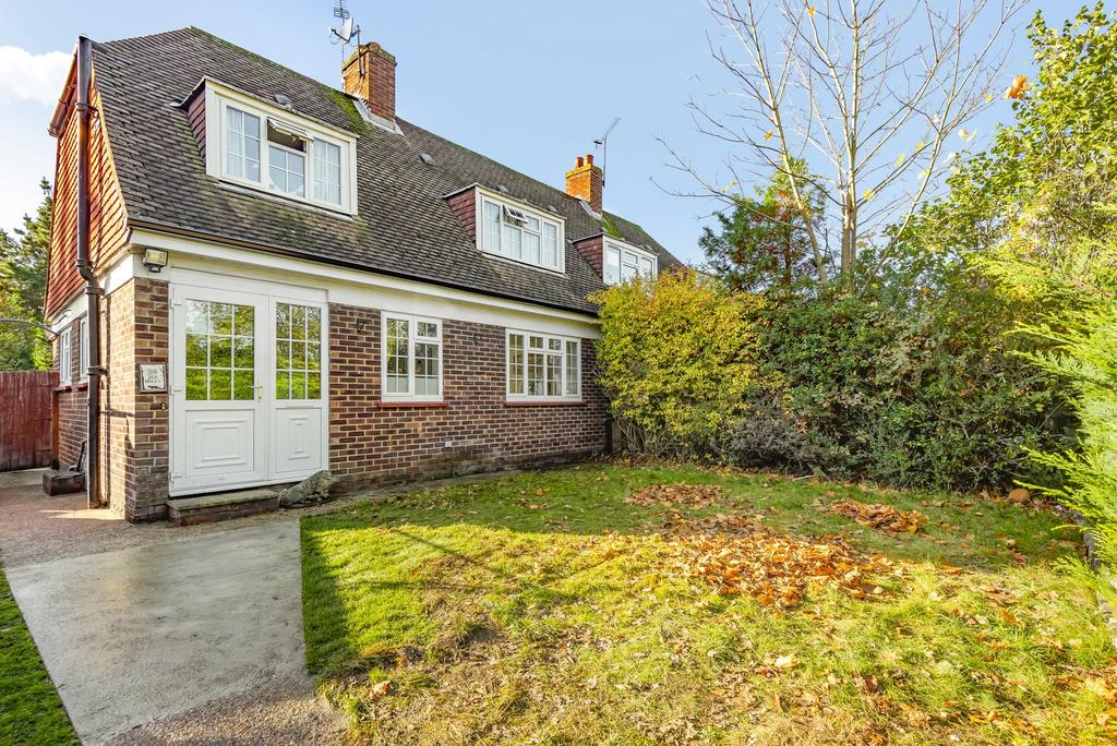 Foxholes, Weybridge, KT13 2 bed semidetached house £499,950