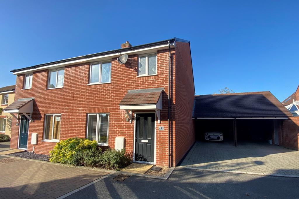 Greenacres Road, Locks Heath 3 bed semidetached house £325,000