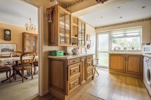 1 Davis Close, Carterton, OX18 3SX