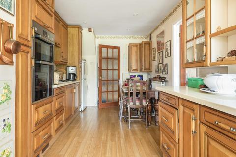1 Davis Close, Carterton, OX18 3SX