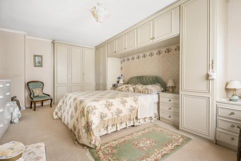 1 Davis Close, Carterton, OX18 3SX