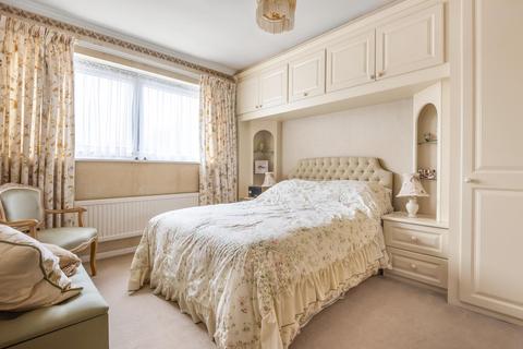 1 Davis Close, Carterton, OX18 3SX