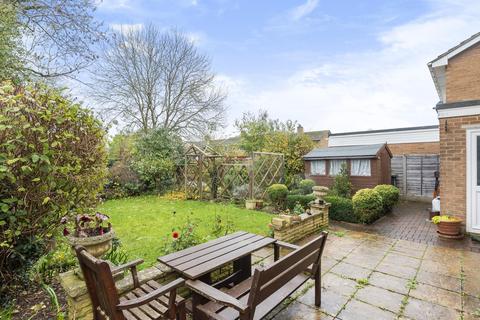 1 Davis Close, Carterton, OX18 3SX