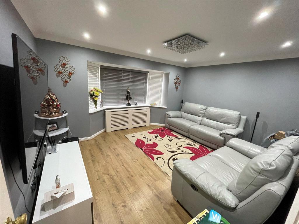 Heath Lea, Halifax, HX1 4 bed detached house £1,250 pcm (£288 pw)