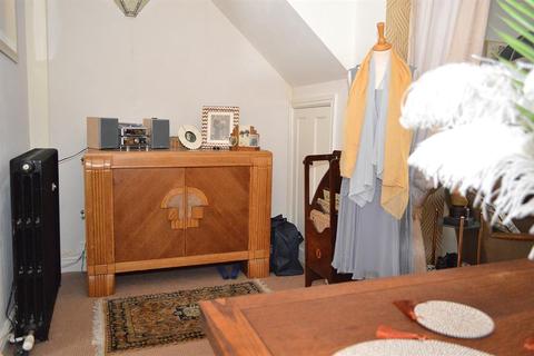 9 Copster Place, Oldham, OL8 3DH