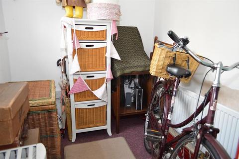 9 Copster Place, Oldham, OL8 3DH
