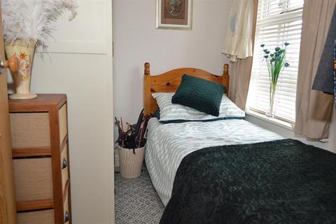 9 Copster Place, Oldham, OL8 3DH