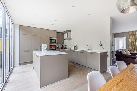 30 Brackley, Weybridge, KT13 0BL