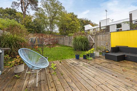 30 Brackley, Weybridge, KT13 0BL