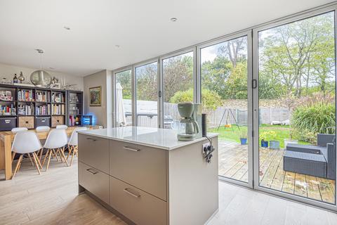 30 Brackley, Weybridge, KT13 0BL