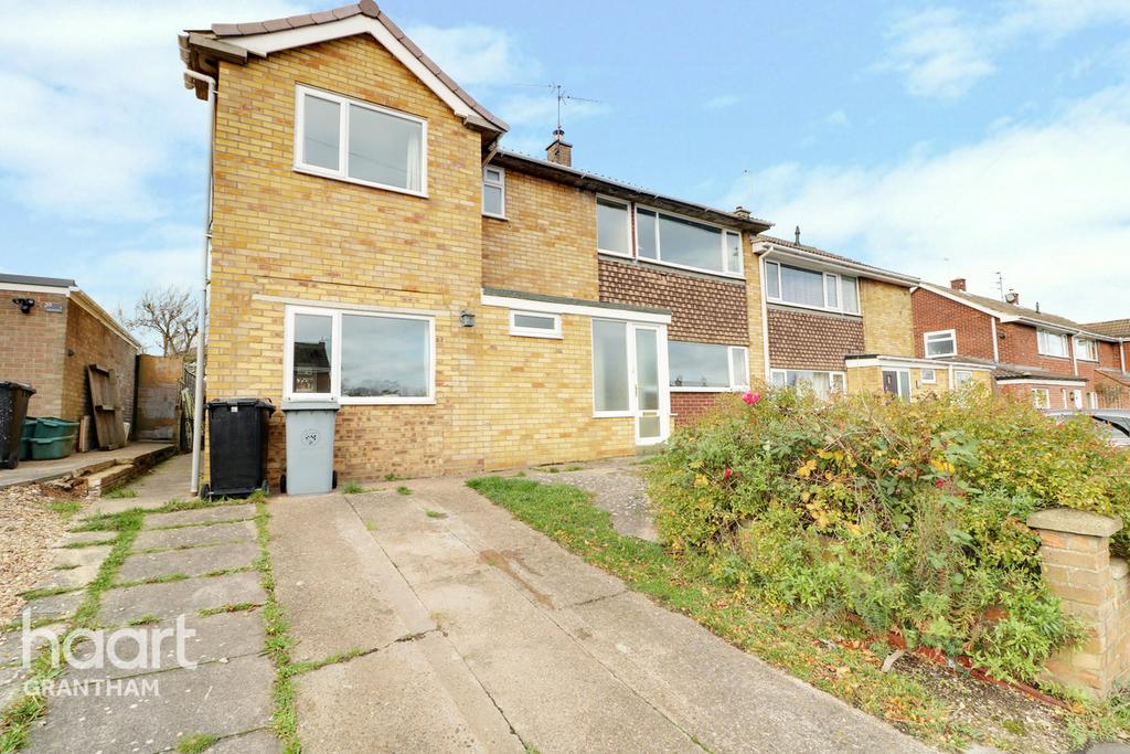 Highcliffe Road, Grantham 4 bed semidetached house £230,000
