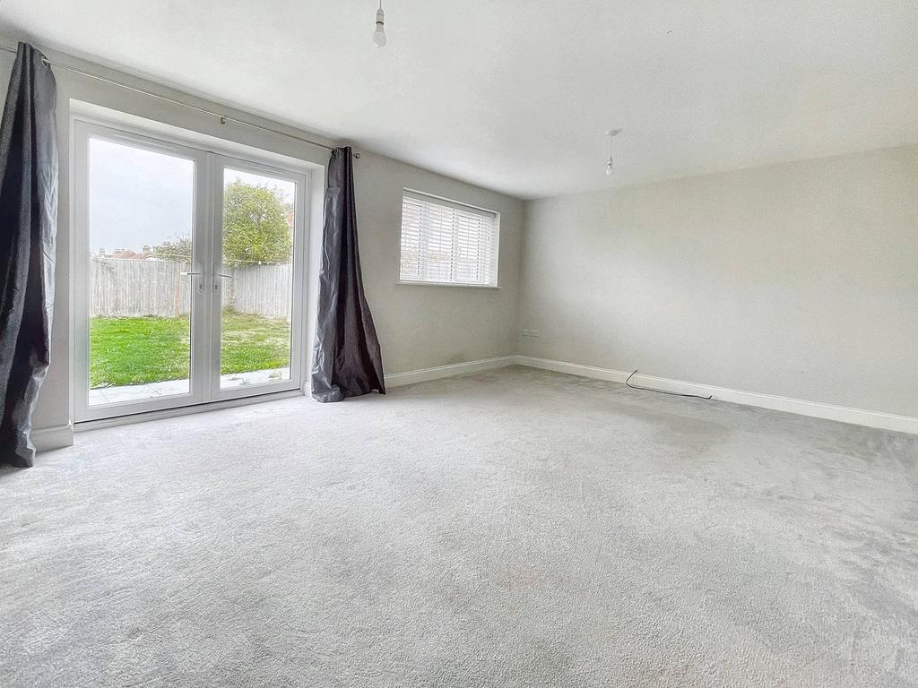 Swan Mews, Ringwood Road, Eastbourne... 4 bed detached house £1,650