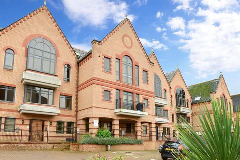 Flat 28, 1 Whyteleafe Hill, Whyteleafe, CR3 0FA