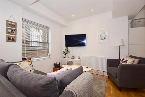 Flat 28, 1 Whyteleafe Hill, Whyteleafe, CR3 0FA