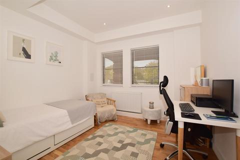 Flat 28, 1 Whyteleafe Hill, Whyteleafe, CR3 0FA