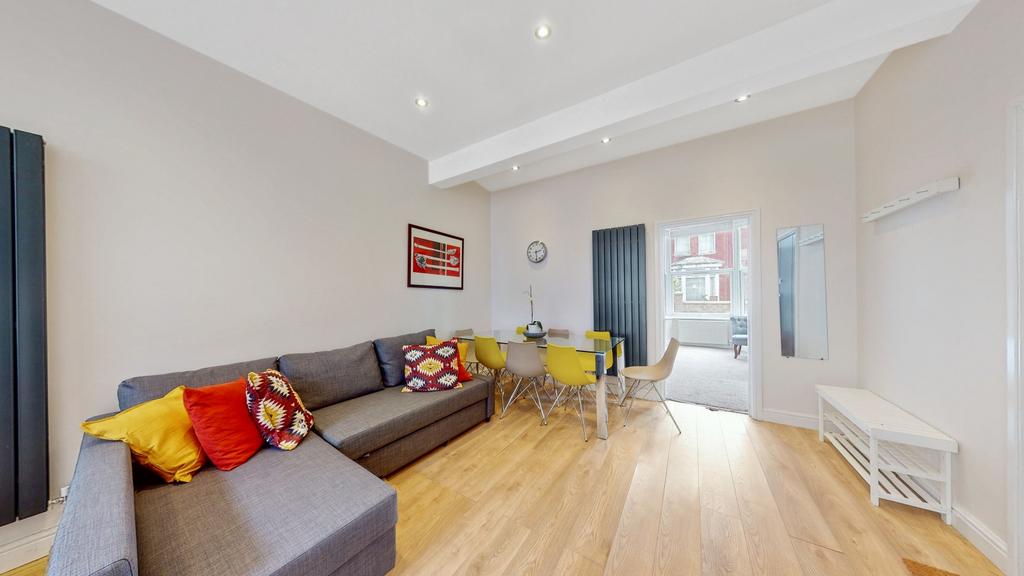 Lancing Road, London, W13 3 bed flat to rent £3,000 pcm (£692 pw)