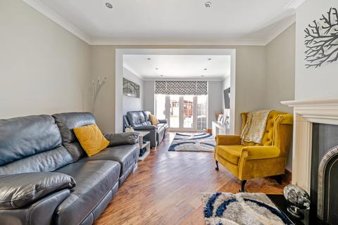 14 Elmbridge Drive, Ruislip, HA4 7UT