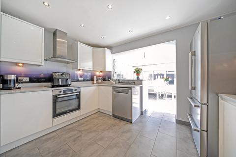 14 Elmbridge Drive, Ruislip, HA4 7UT