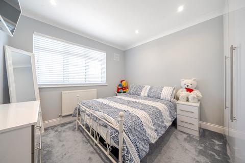 14 Elmbridge Drive, Ruislip, HA4 7UT