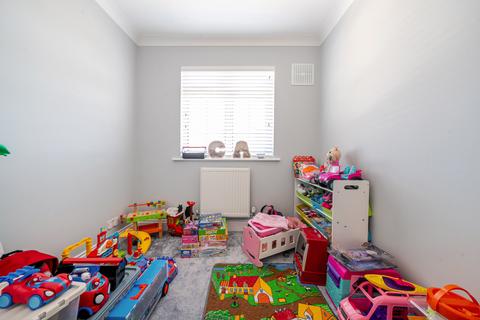 14 Elmbridge Drive, Ruislip, HA4 7UT