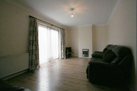 3 bedroom terraced house to rent, Burnside Road, Dagenham, RM8