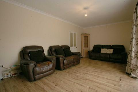 3 bedroom terraced house to rent, Burnside Road, Dagenham, RM8