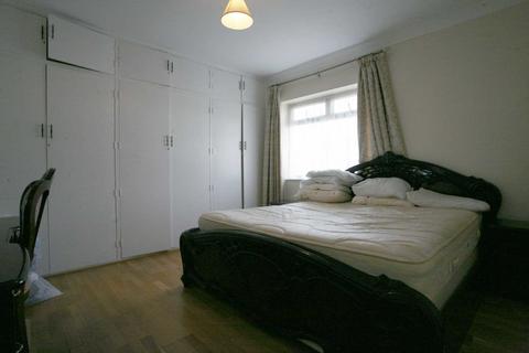 3 bedroom terraced house to rent, Burnside Road, Dagenham, RM8