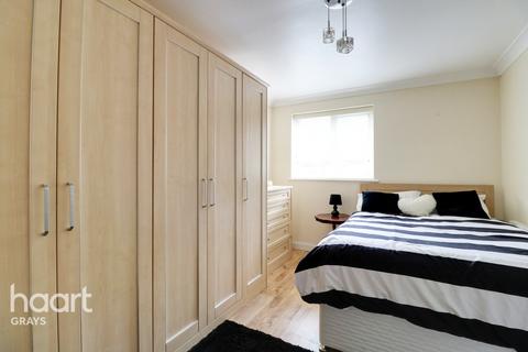 1 Broadlands, Badgers Dene, Grays, RM17 5HZ