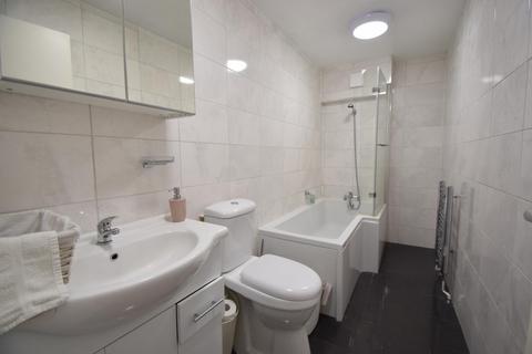 8 Stephenson Drive, Windsor, SL4 5LG