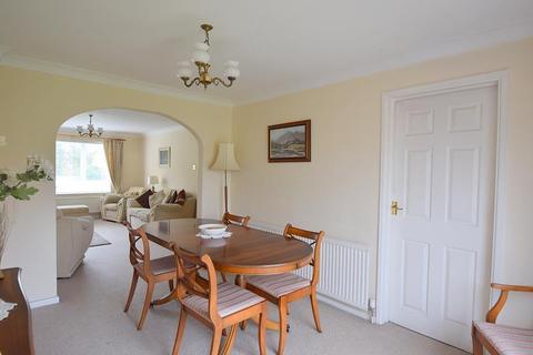 8 Stephenson Drive, Windsor, SL4 5LG