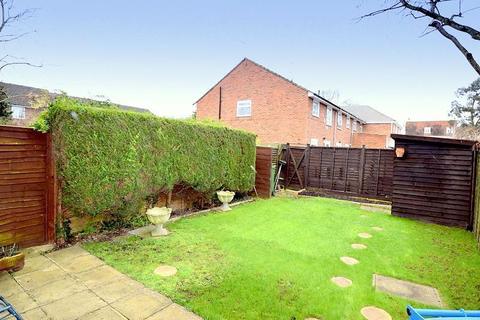 8 Stephenson Drive, Windsor, SL4 5LG
